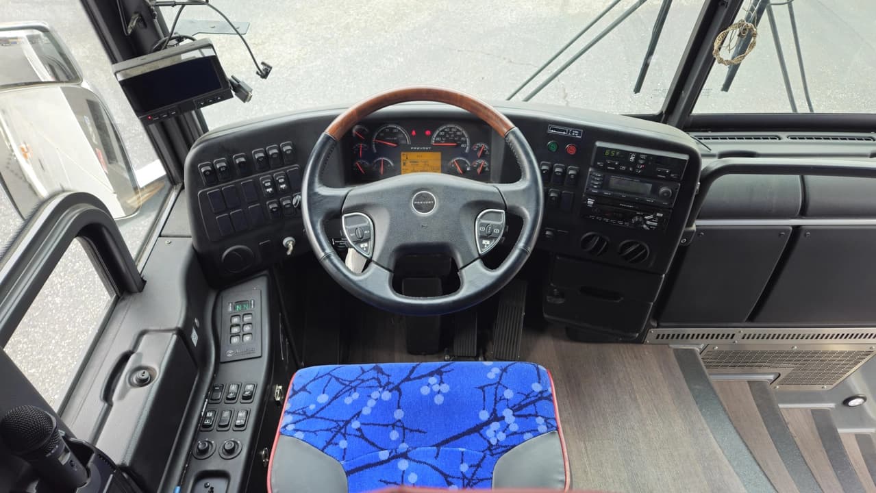 2020 Prevost H3-45 Coach Bus - Image 7