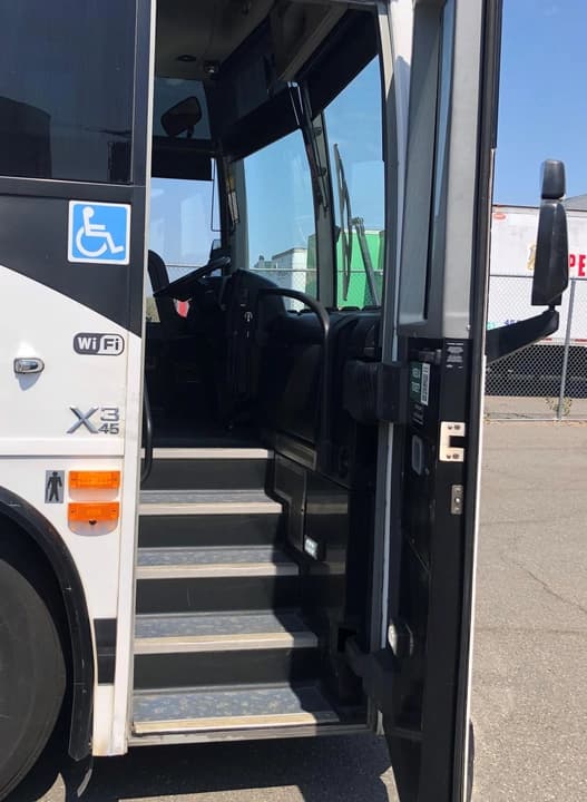 2012 Prevost X3-45 WCL Coach - Image 5