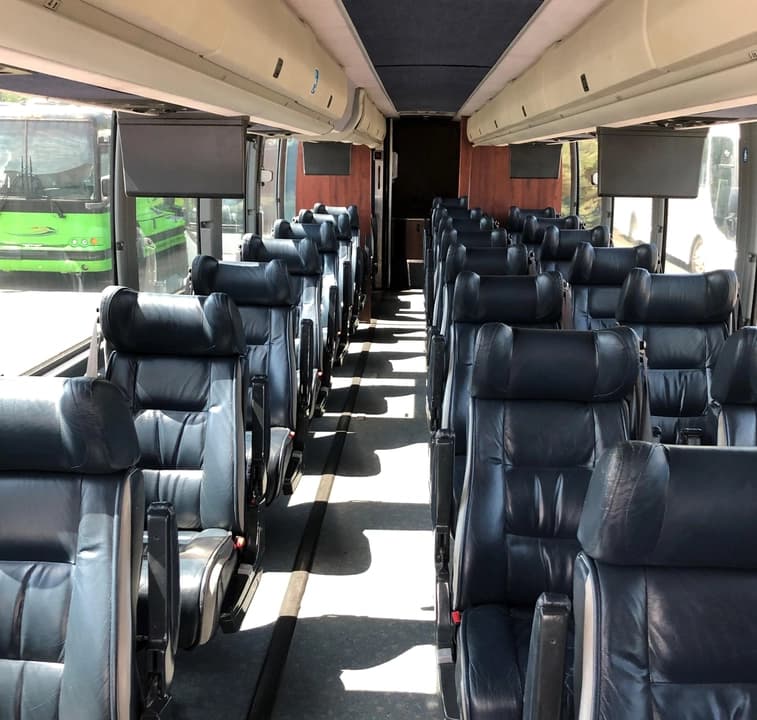 2012 Prevost X3-45 WCL Coach - Image 8