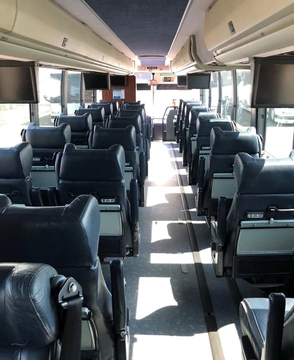 2012 Prevost X3-45 WCL Coach - Image 9