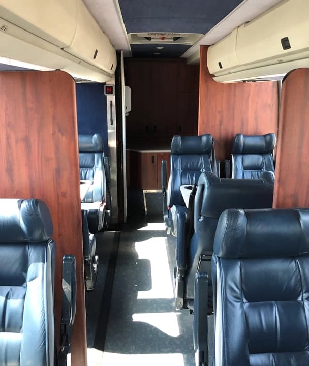 2012 Prevost X3-45 WCL Coach - Image 10