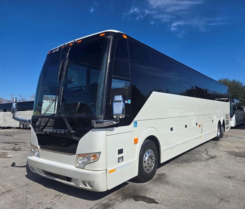 2019 Prevost H3-45 WCL Coach - Image 2