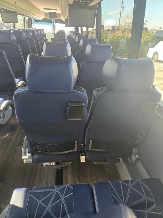 2020 Prevost H3-45 Coach - Image 12