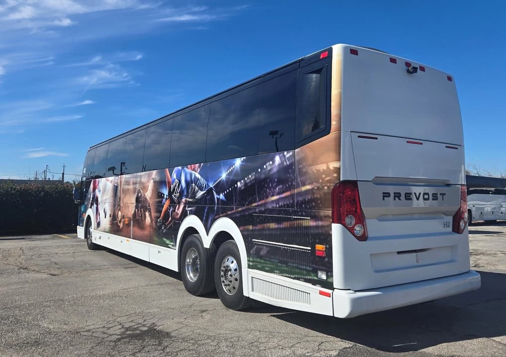 2020 Prevost H3-45 Coach - Image 4