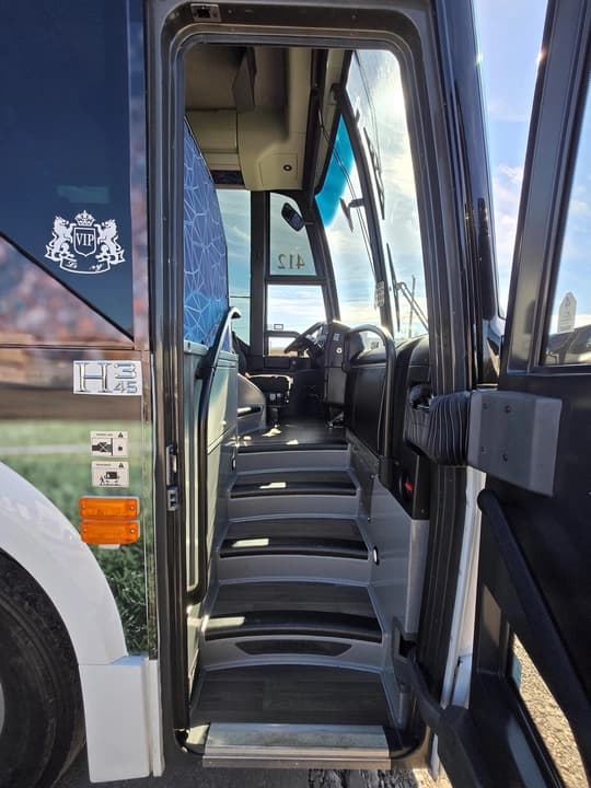 2020 Prevost H3-45 Coach - Image 6