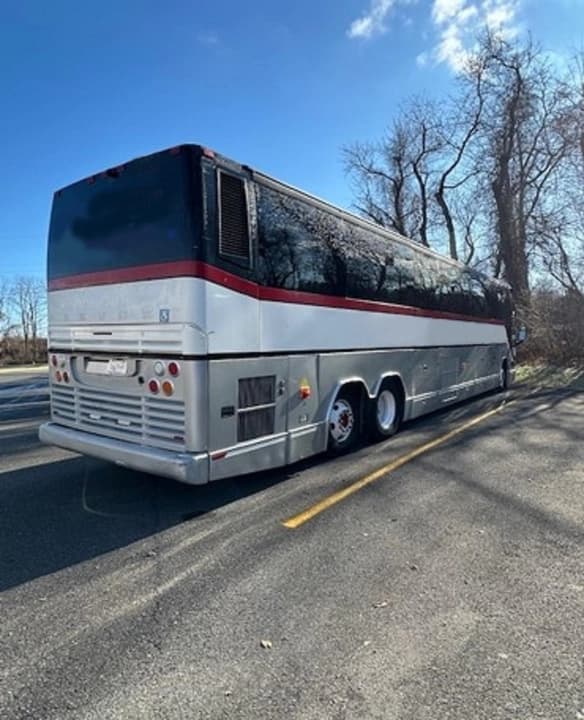 2006 Prevost H3-45 Coach Bus - Image 2