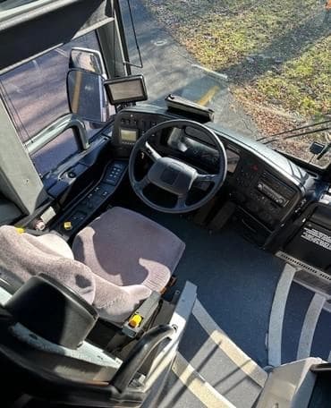 2006 Prevost H3-45 Coach Bus - Image 5