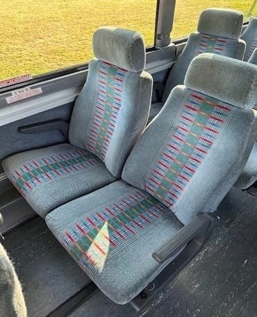 2006 Prevost H3-45 Coach Bus - Image 9