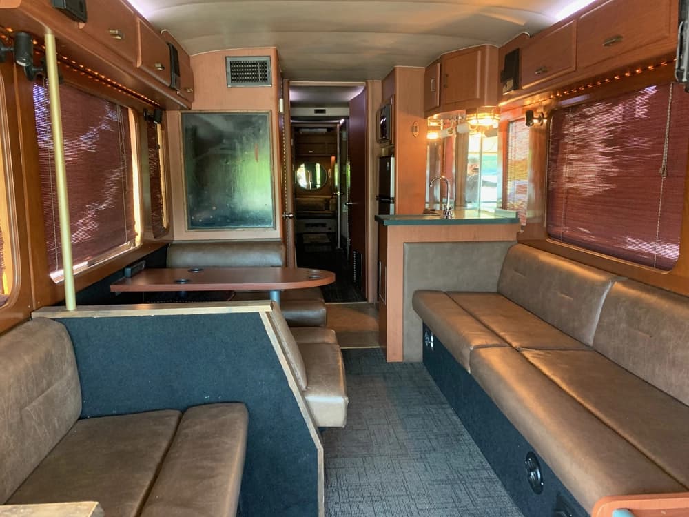 1993 Eagle Model 15 Motorcoach - Image 11