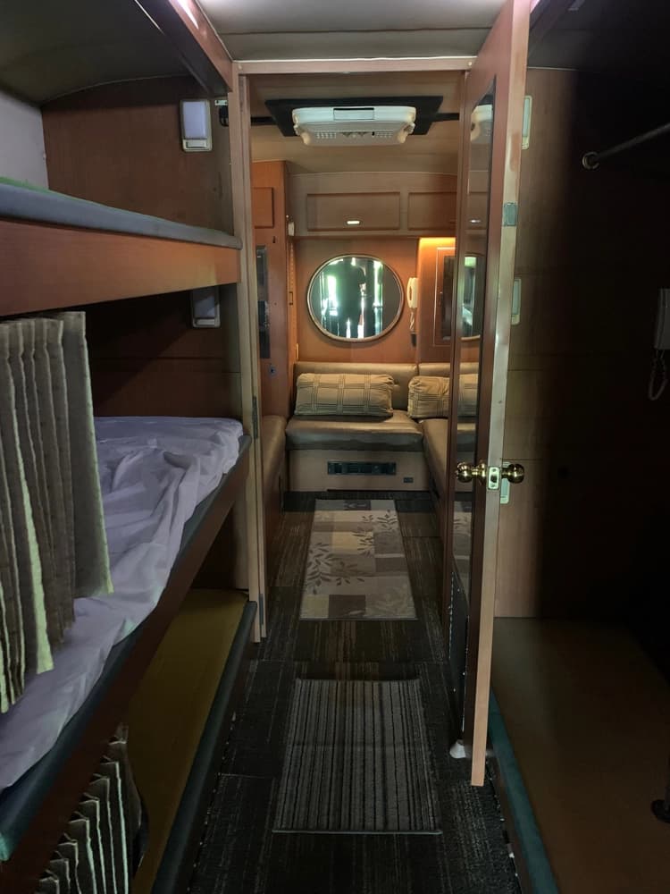 1993 Eagle Model 15 Motorcoach - Image 16