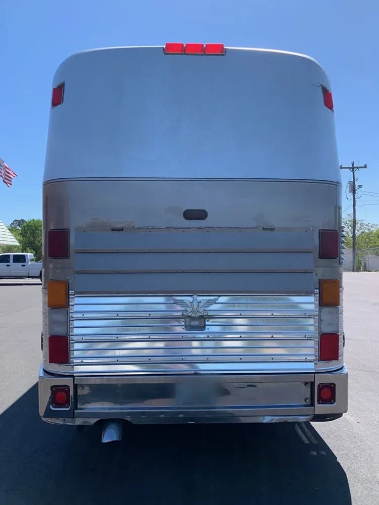 1993 Eagle Model 15 Motorcoach - Image 4