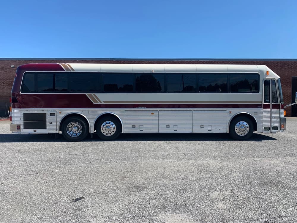 1996 Eagle Model 15 Coach Bus - Image 2