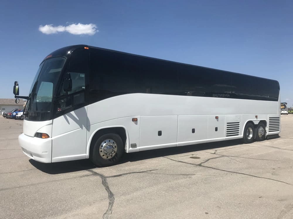 2008 MCI J4500 Coach - Image 2
