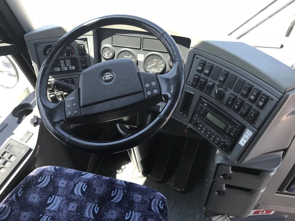 2008 MCI J4500 Coach - Image 4