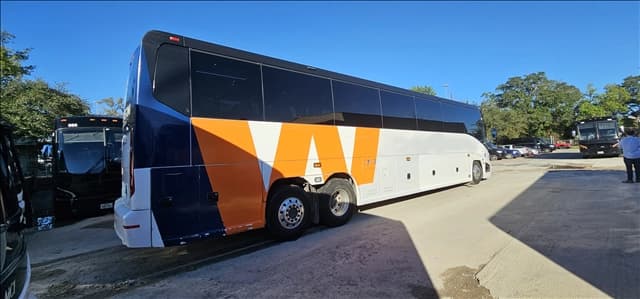 2018 MCI J4500 Coach Bus - Image 3
