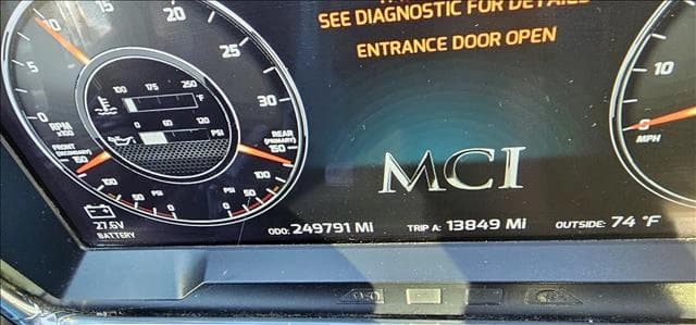 2018 MCI J4500 Coach Bus - Image 11