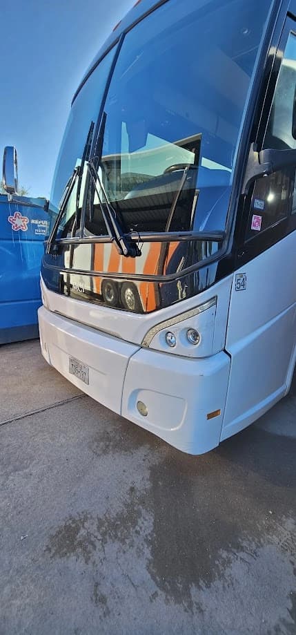 2018 MCI J4500 Coach Bus - Image 9