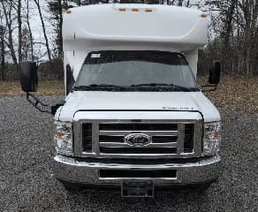 2016 Ford Starcraft bus