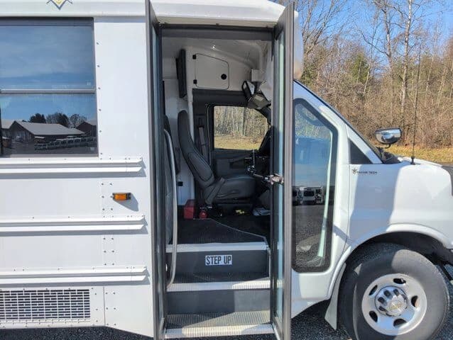 2023 Chevrolet TRANS TECH 14+1 MFSAB - Image 6