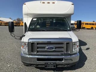 2018 Ford Starcraft bus