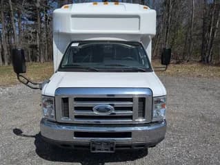 2013 Ford Glaval bus