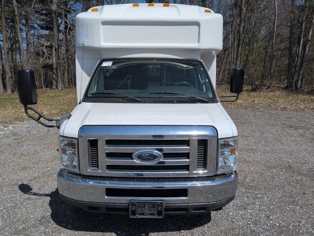 2013 Ford Glaval Shuttle Bus - Image 1