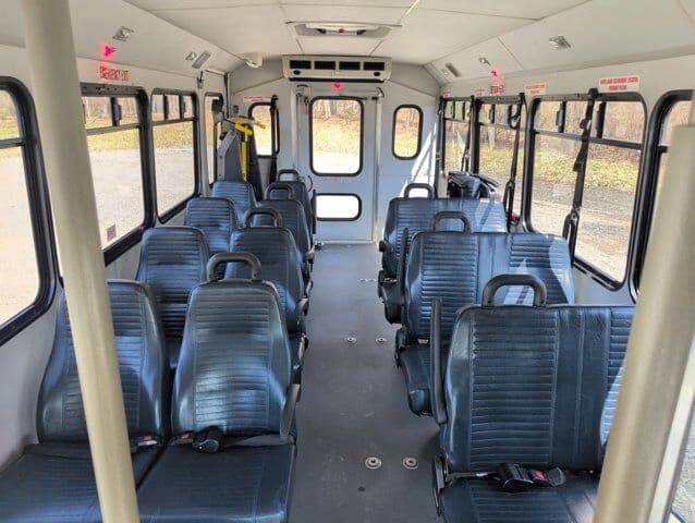 2013 Ford Glaval Shuttle Bus - Image 6