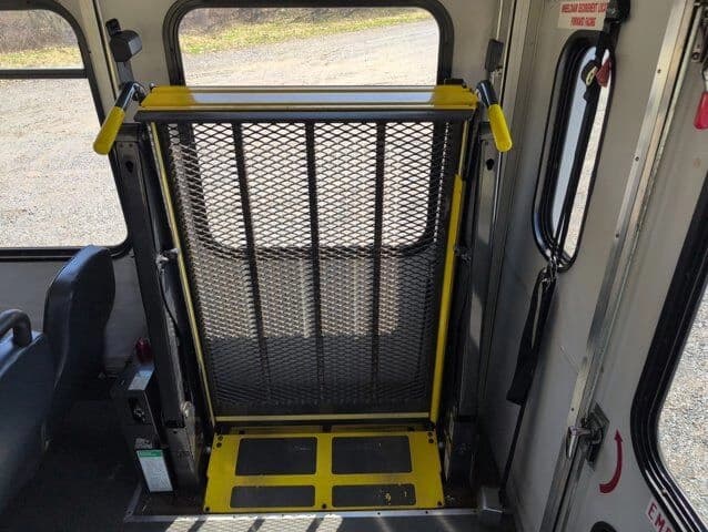 2013 Ford Glaval Shuttle Bus - Image 7