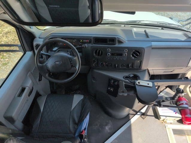 2013 Ford Glaval Shuttle Bus - Image 9