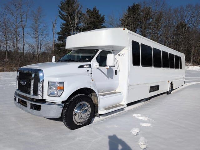 2018 Ford Starcraft Shuttle Bus - Image 5