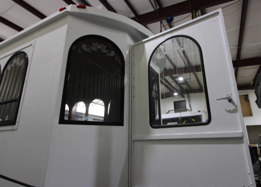 2004 Freightliner MB55 Trolley Bus - Image 2