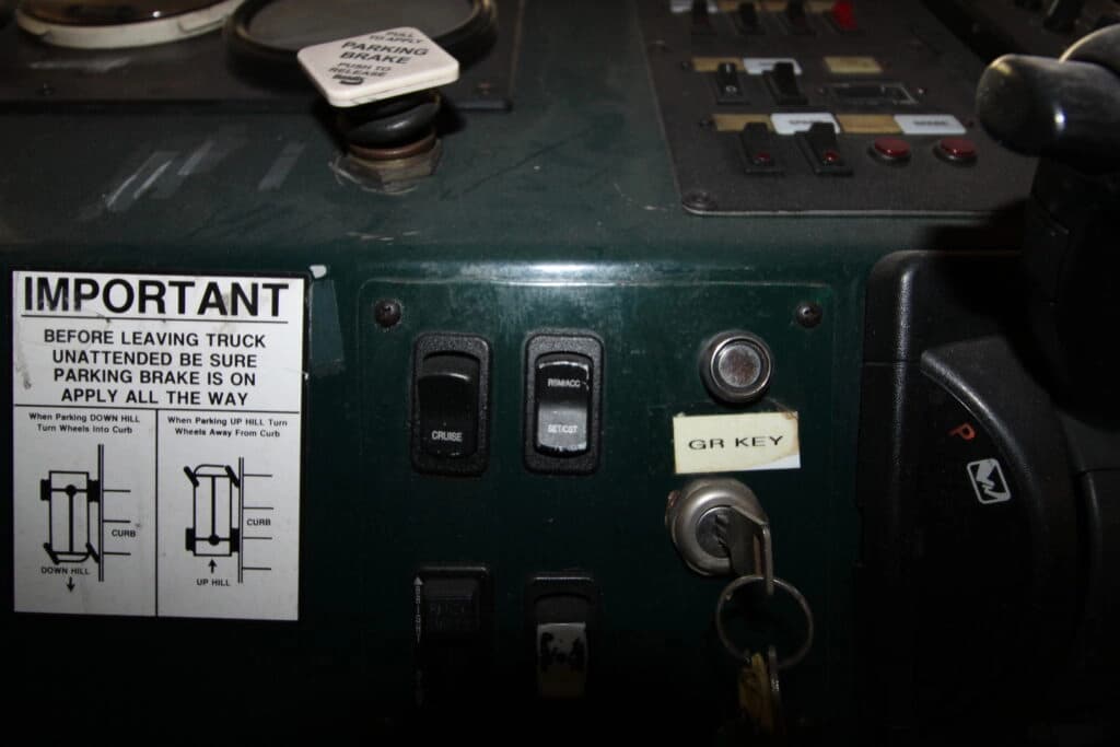 2004 Freightliner MB55 Trolley Bus - Image 12