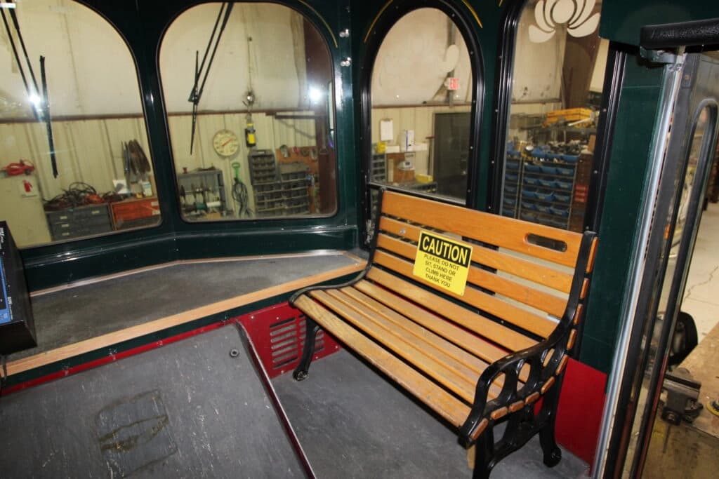 2004 Freightliner MB55 Trolley Bus - Image 11