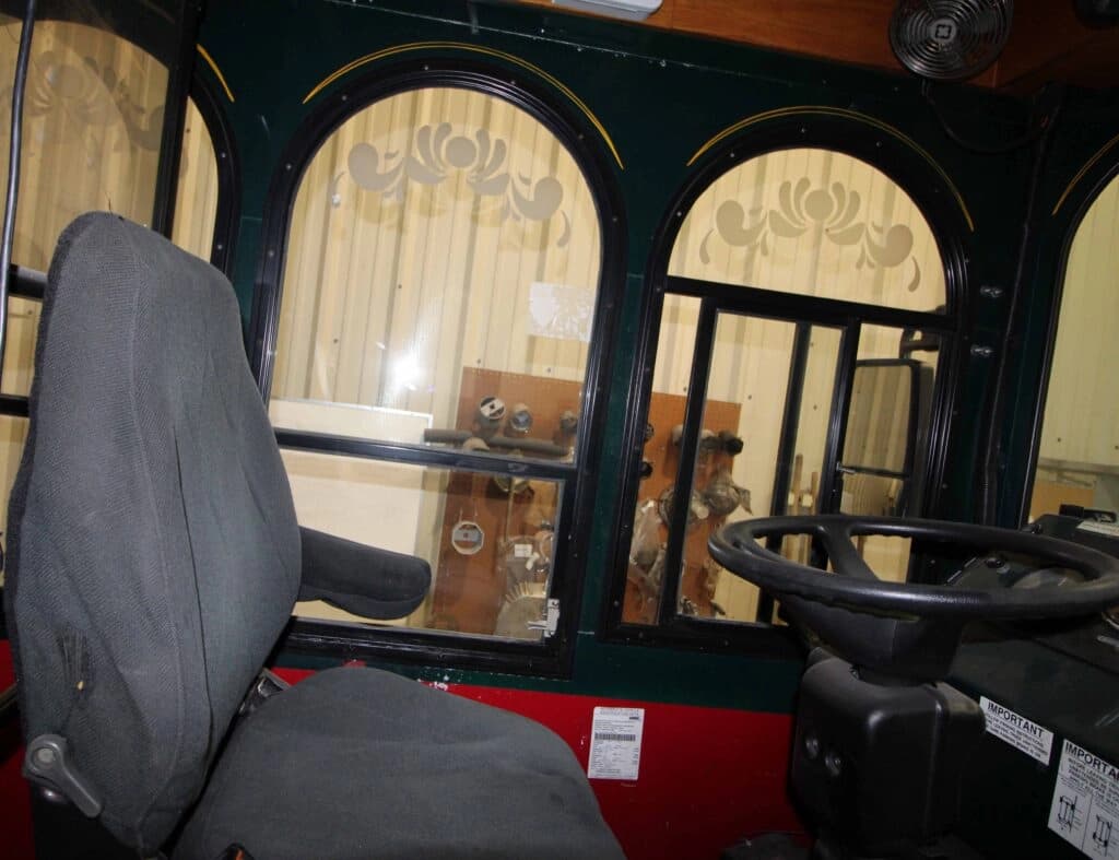 2004 Freightliner MB55 Trolley Bus - Image 9