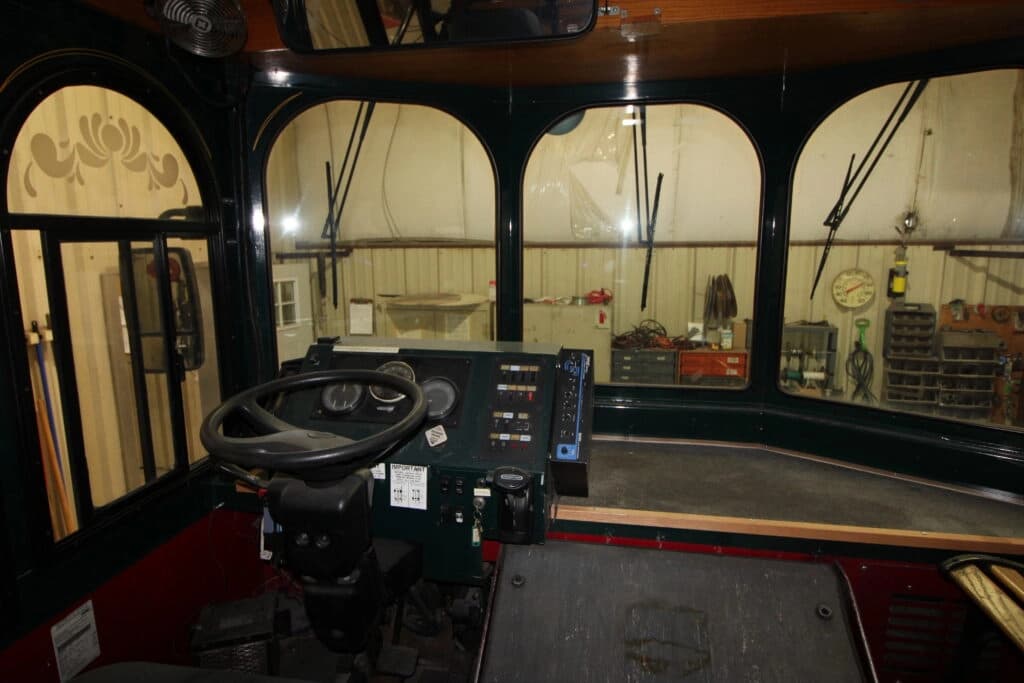 2004 Freightliner MB55 Trolley Bus - Image 10