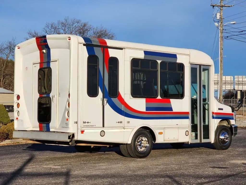 2016 Ford E-350 Shuttle Bus - Image 2