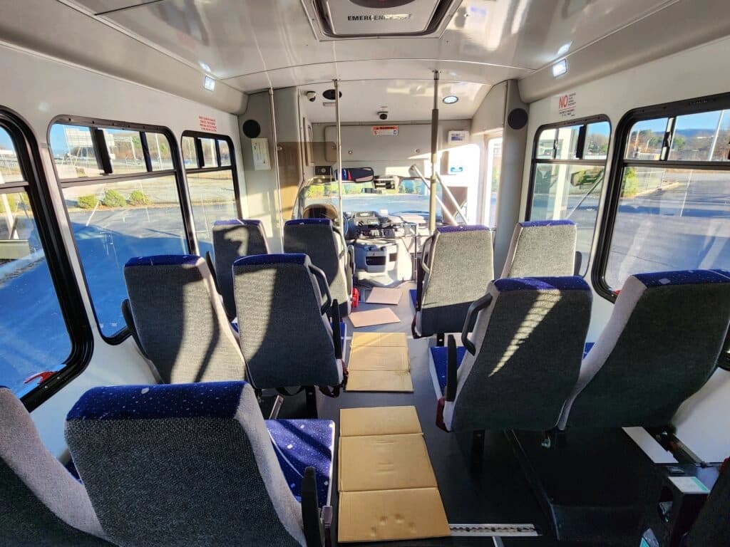 2016 Ford E-350 Shuttle Bus - Image 6