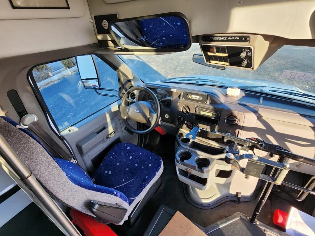 2016 Ford E-350 Shuttle Bus - Image 7