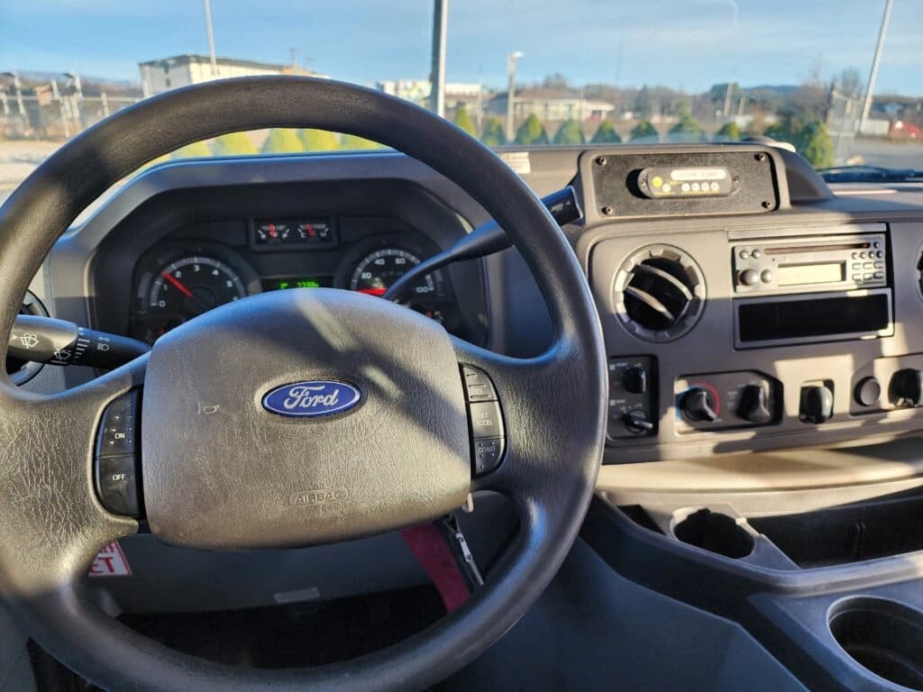 2016 Ford E-350 Shuttle Bus - Image 8