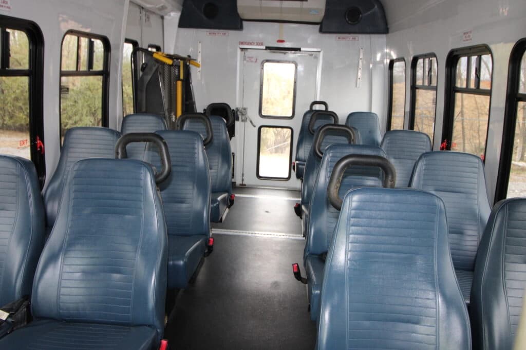2012 Chevrolet Express 4500 Shuttle Bus - Image 6