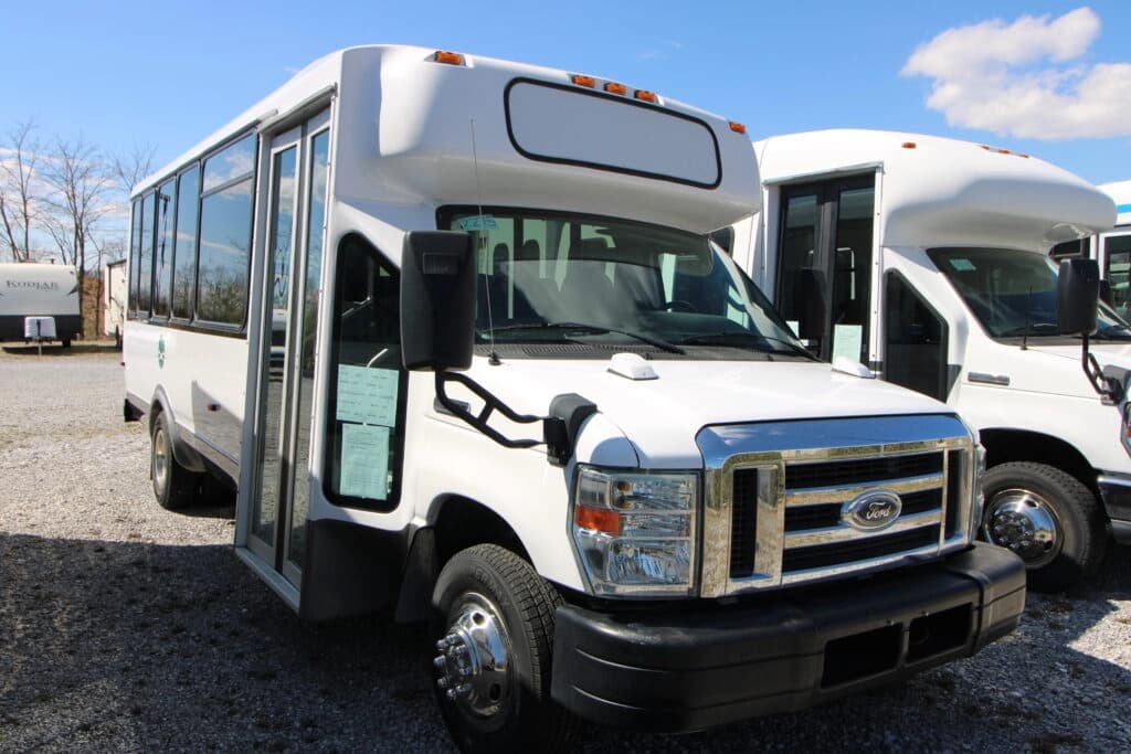 2010 Ford E-450 Shuttle Bus - Image 1