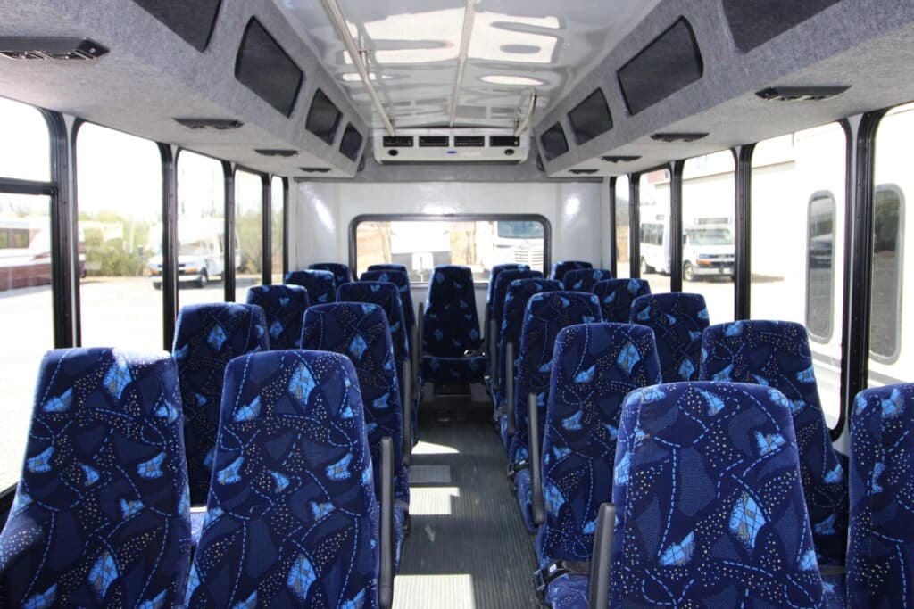 2010 Ford E-450 Shuttle Bus - Image 2