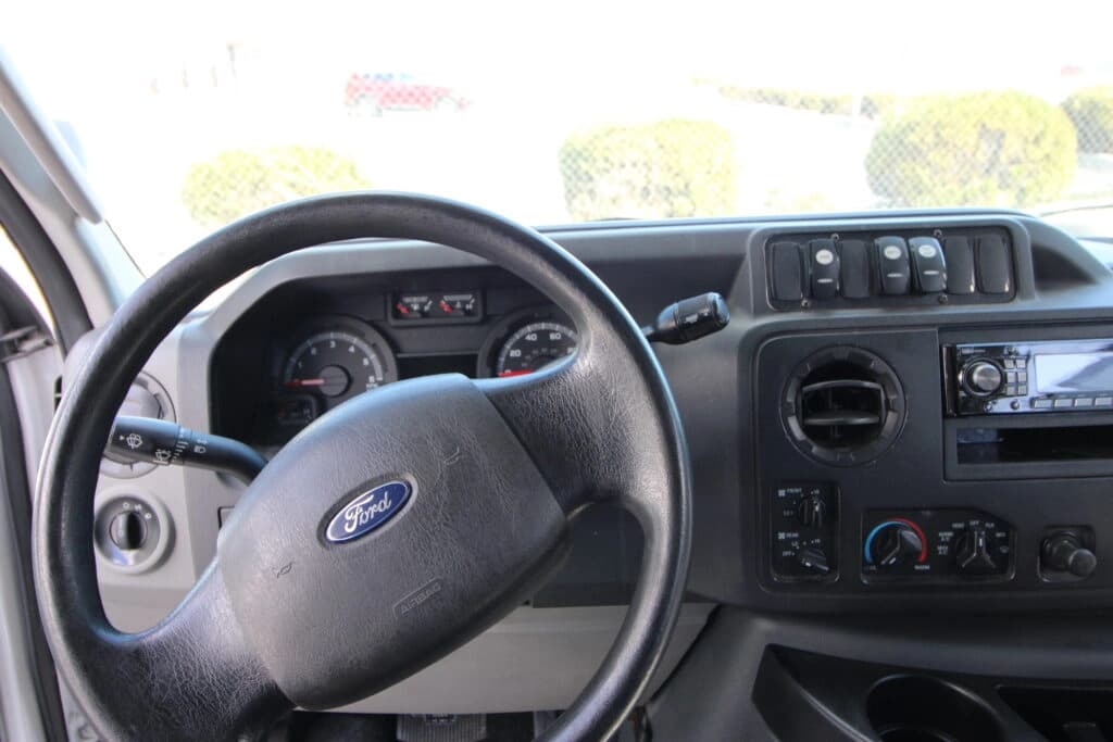 2010 Ford E-450 Shuttle Bus - Image 8