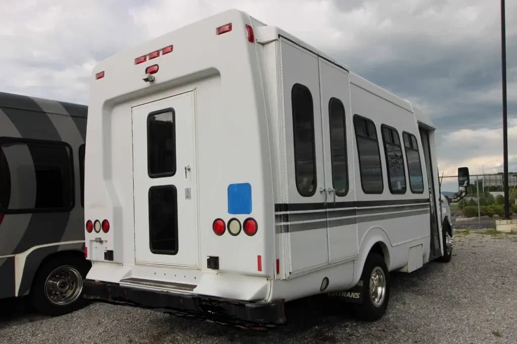2011 Ford E-450 Shuttle Bus - Image 2