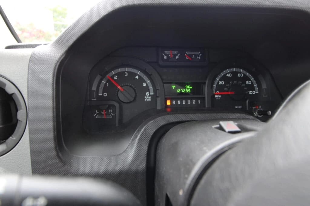2011 Ford E-450 Shuttle Bus - Image 11