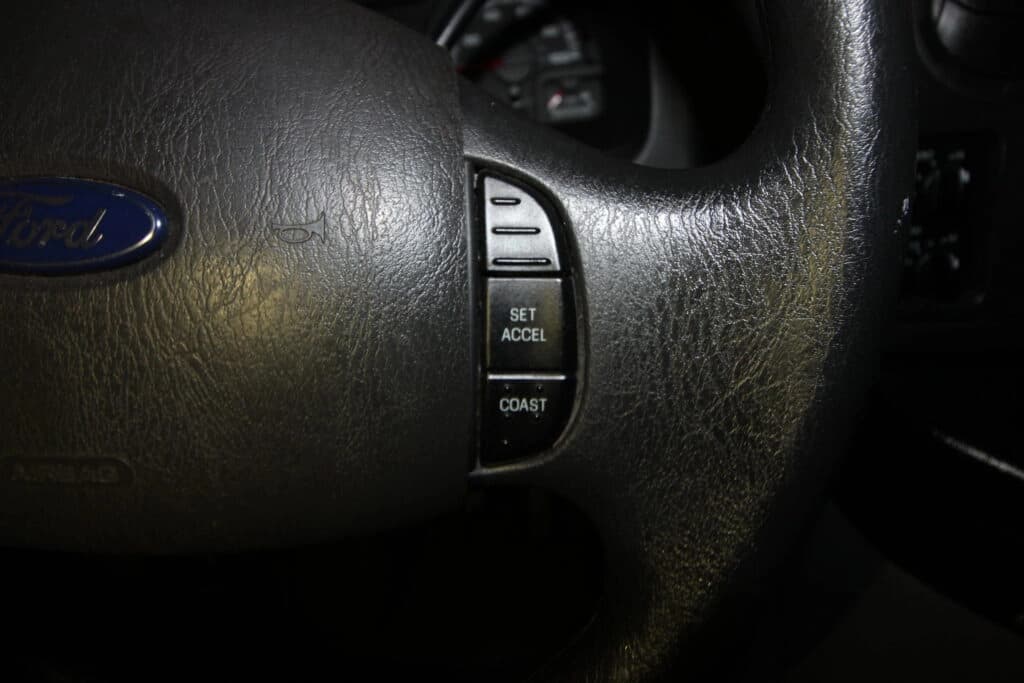 2011 Ford E-450 Shuttle Bus - Image 12