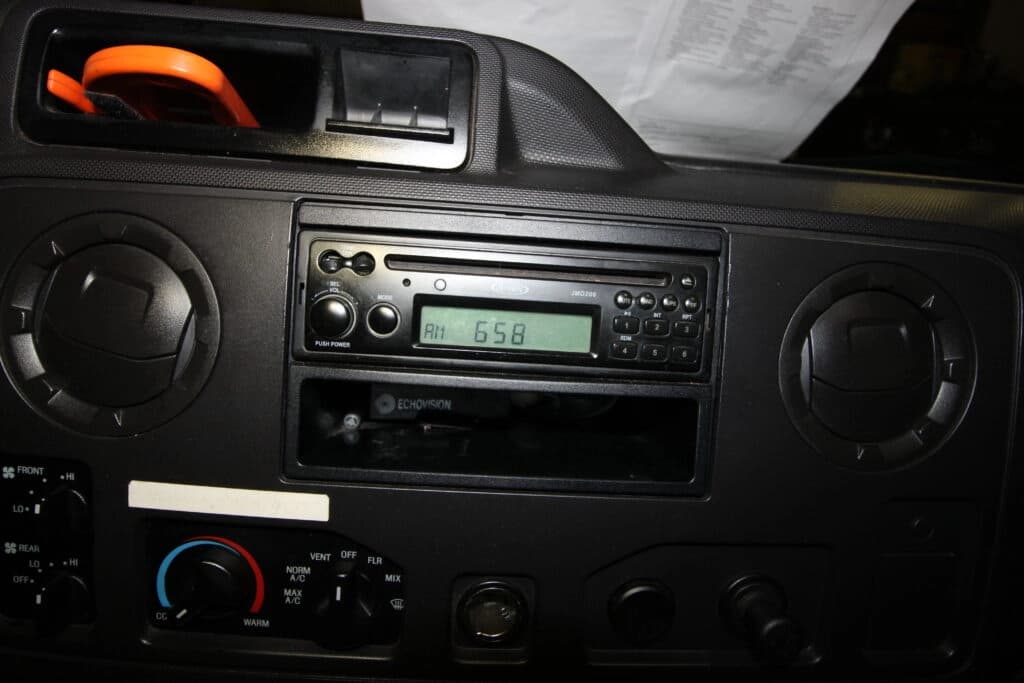 2011 Ford E-450 Shuttle Bus - Image 13