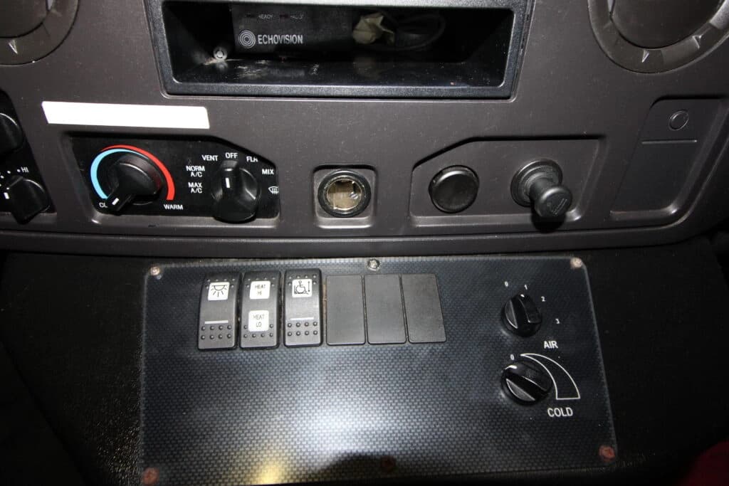 2011 Ford E-450 Shuttle Bus - Image 15