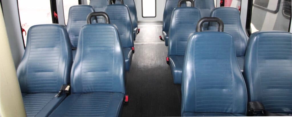 2011 Ford E-450 Shuttle Bus - Image 3