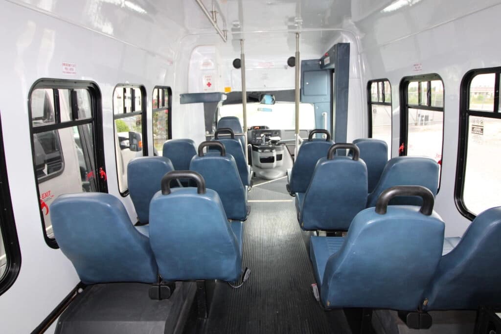 2011 Ford E-450 Shuttle Bus - Image 8